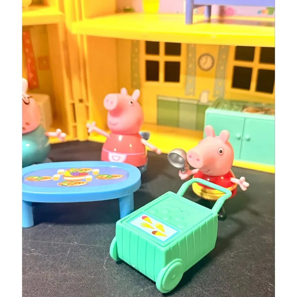 Peppa Pig’s House Set #2 foldable house furniture 4 figures car